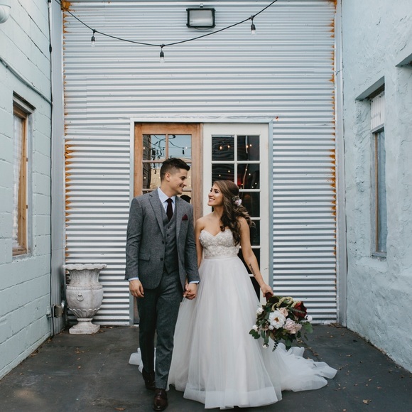 Dresses & Skirts - Wedding Dress